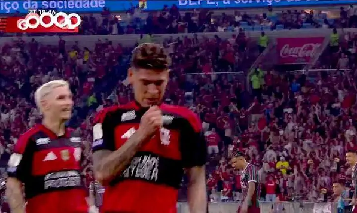 Carrascal marca o único gol de vitória rubro-negra no Maracanã