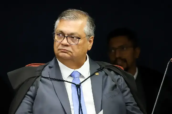 Dino proíbe saques em espécie de emendas parlamentares