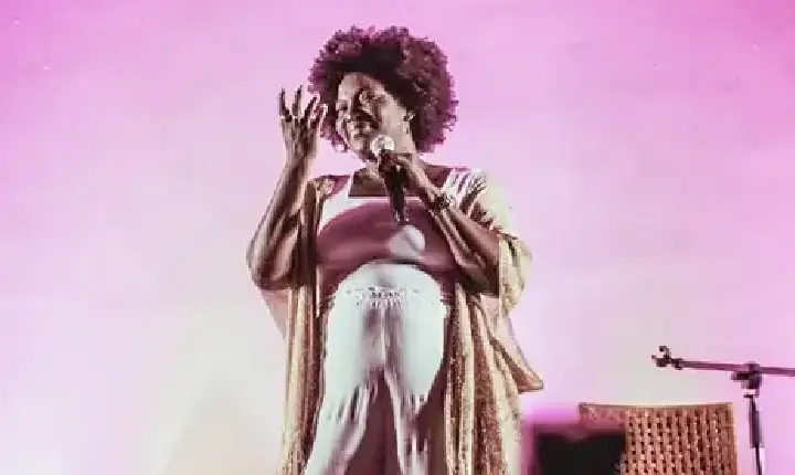 É possível fazer rir e incomodar, diz atriz do projeto Humor Negro