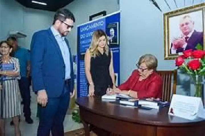 Em Brasileia, Beatriz Cameli lança o livro “Orleir Cameli, Um Homem à Frente do Seu Tempo”