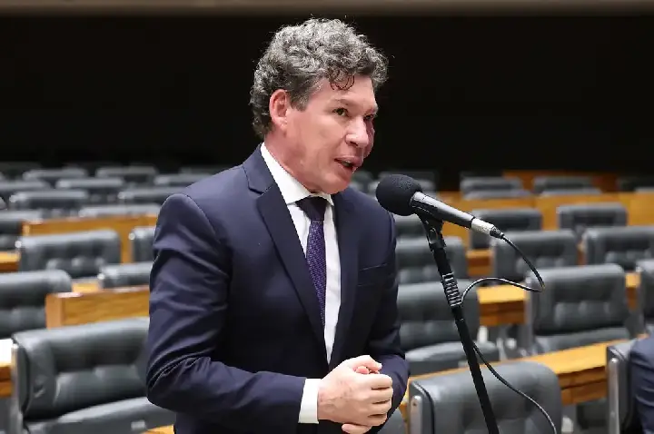 Hugo Motta indica presidente da comissão da MP da Taxa das Blusinhas