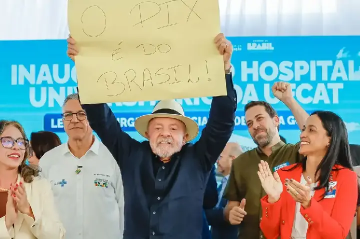 Lula defende Pix e diz que sistema brasileiro assusta norte-americanos