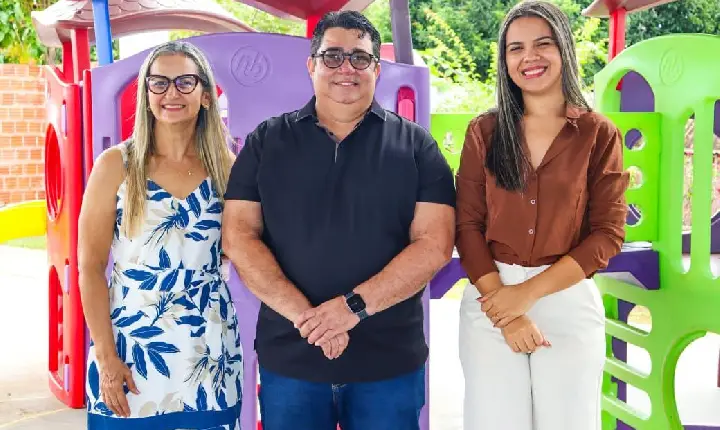 Prefeito Carlinhos do Pelado recebe pá carregadeira viabilizada pelo Ministério da Agricultura e Pecuária com apoio do senador Sérgio Petecão