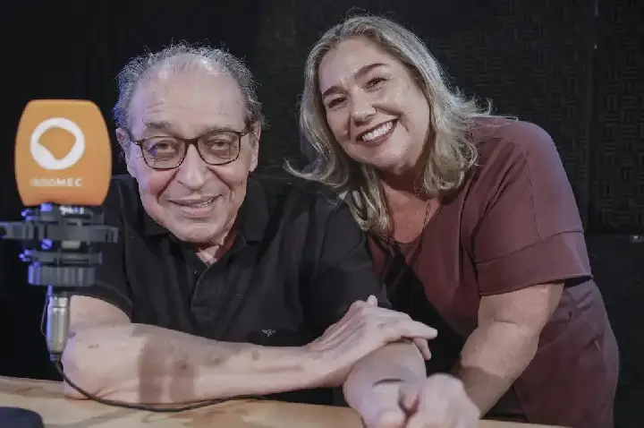 Rádio MEC: Nova temporada do Conversa com o Autor recebe Ruy Castro Episódio inédito vai ao ar neste domingo (12) na emissora pública