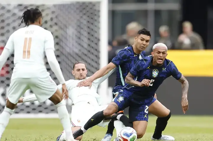 Raphinha e Wesley são cortados da seleção brasileira