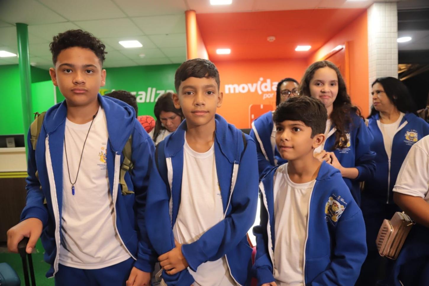 Comitiva de alunos da rede municipal retorna à capital com vistos aprovados para missão na NASA e Disney