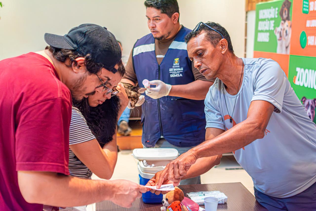 Prefeitura de Rio Branco celebra sucesso de ação com mais de 100 animais vacinados e 10 adoções no Via Verde Shopping