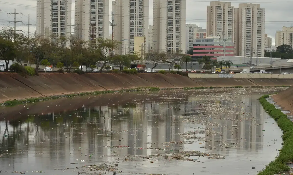 Rio Tietê não tem trecho livre de contaminação, diz SOS Mata Atlântica